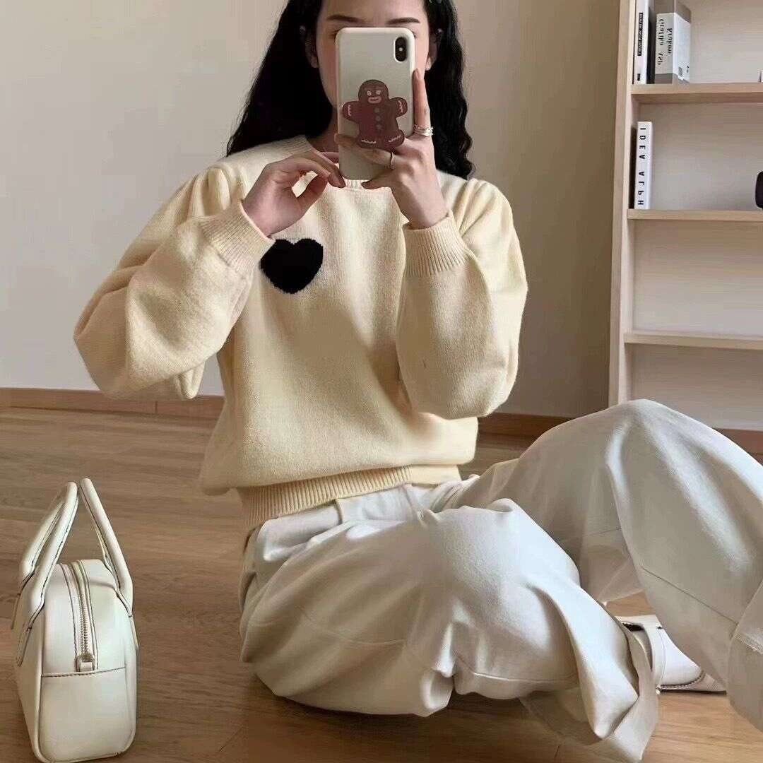 Women Sweater,Korean Style Heart Embroidered Round Neck Sweater - MaribelaShop2